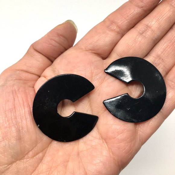 1980s Post-Modern Black Enameled Metal C Shape Earrings - Picture 5 of 10